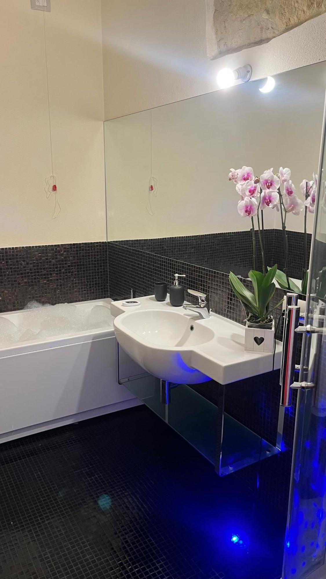 Lily Ca Apartment Cagliari Bagian luar foto
